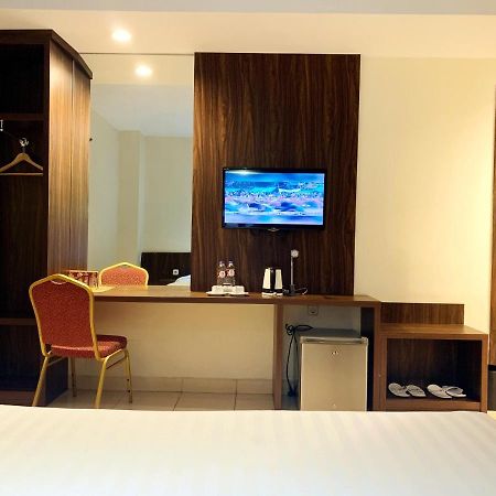 Ameera Hotel Pekanbaru Exterior photo