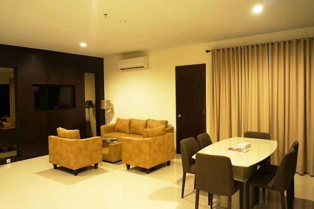 Ameera Hotel Pekanbaru Exterior photo