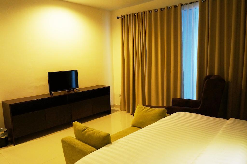 Ameera Hotel Pekanbaru Exterior photo
