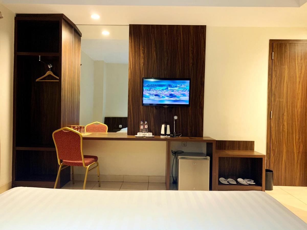 Ameera Hotel Pekanbaru Exterior photo