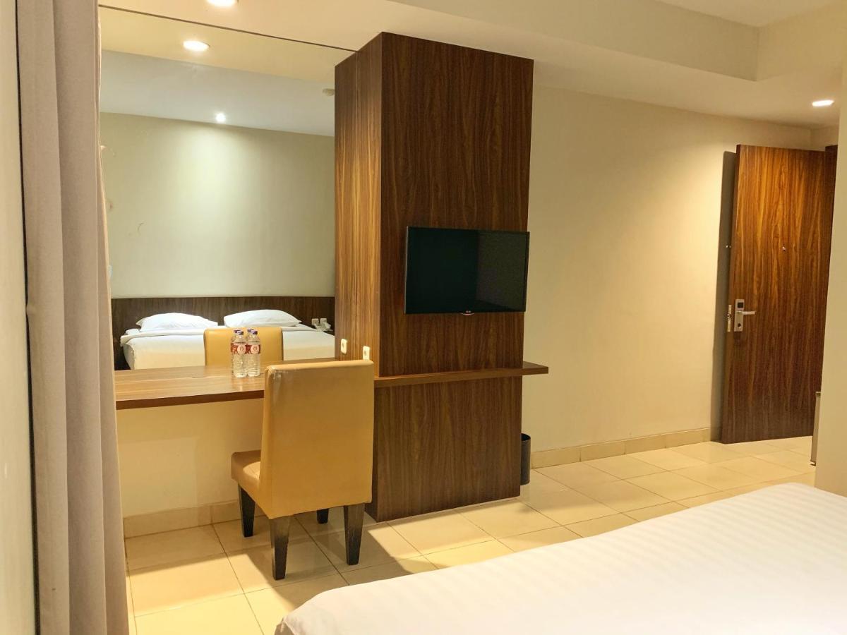 Ameera Hotel Pekanbaru Exterior photo