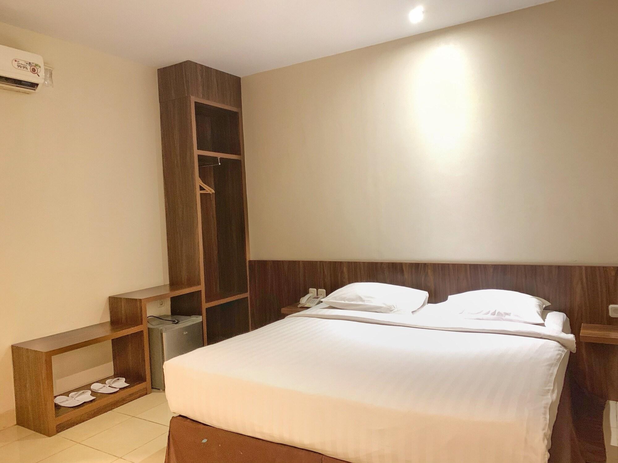 Ameera Hotel Pekanbaru Exterior photo