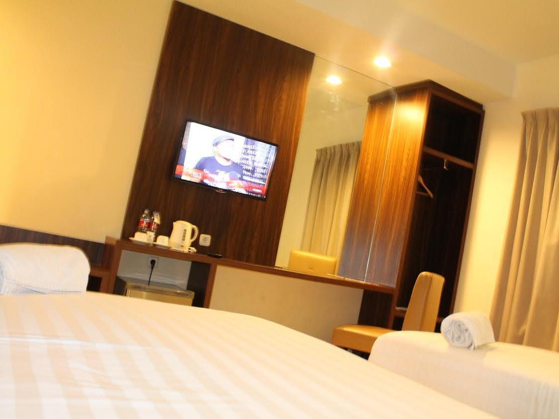 Ameera Hotel Pekanbaru Exterior photo